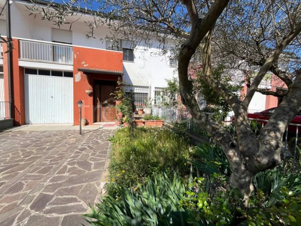 casa indipendente in vendita a Castelfranco Emilia in zona Piumazzo