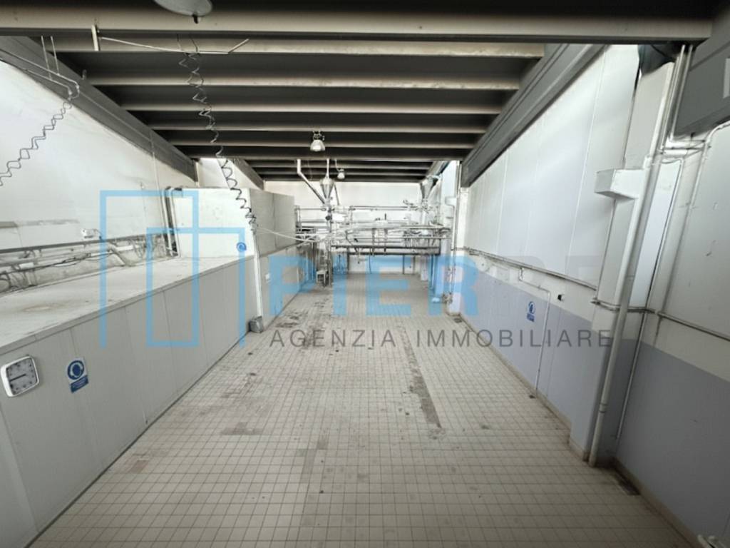 locale commerciale in vendita a Castelfranco Emilia