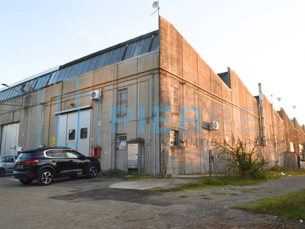 locale commerciale in vendita a Castelfranco Emilia