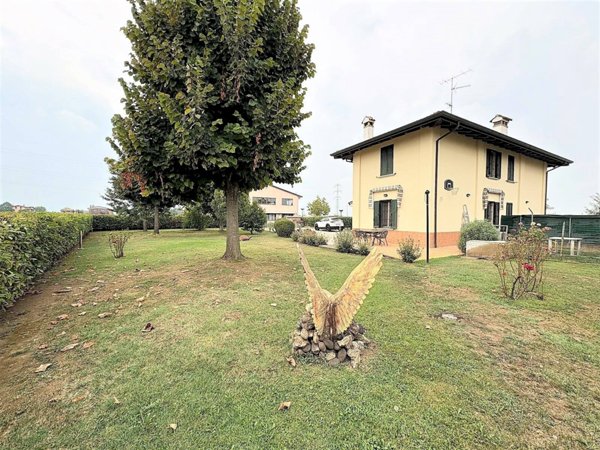 casa indipendente in vendita a Castelfranco Emilia in zona Piumazzo