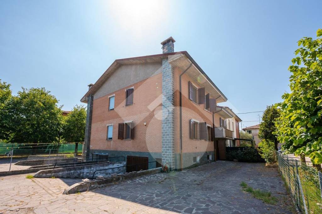 casa indipendente in vendita a Castelfranco Emilia in zona Manzolino