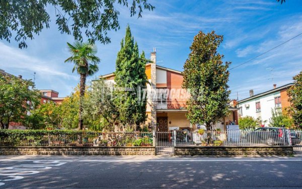 casa indipendente in vendita a Castelfranco Emilia in zona Piumazzo