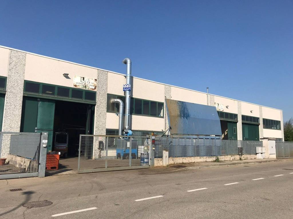 locale commerciale in vendita a Castelfranco Emilia in zona Piumazzo