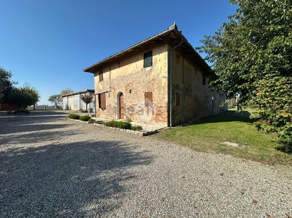 pentavano in vendita a Castelfranco Emilia in zona Piumazzo