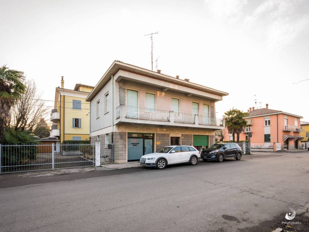 intera palazzina in vendita a Castelfranco Emilia in zona Piumazzo
