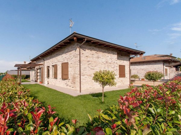 casa indipendente in vendita a Castelfranco Emilia in zona Manzolino