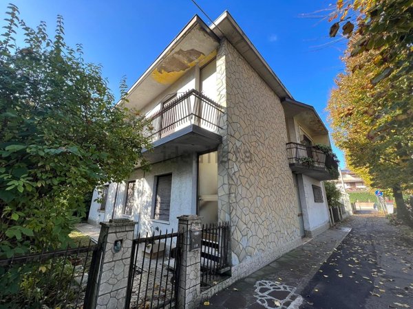 casa indipendente in vendita a Castelfranco Emilia in zona Gaggio