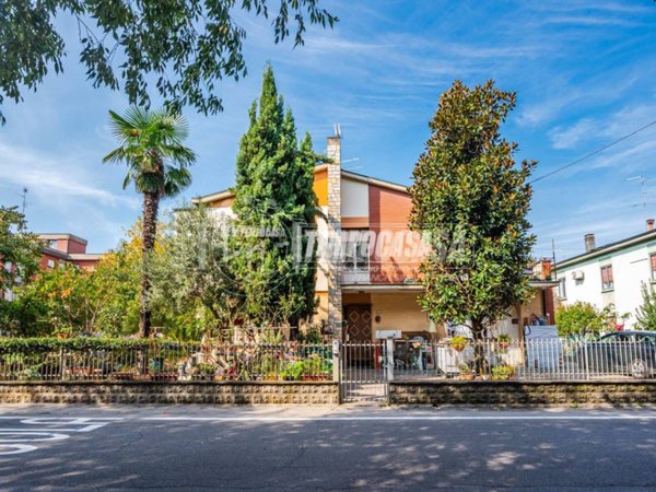 casa indipendente in vendita a Castelfranco Emilia in zona Piumazzo