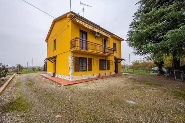 casa indipendente in vendita a Castelfranco Emilia in zona Piumazzo