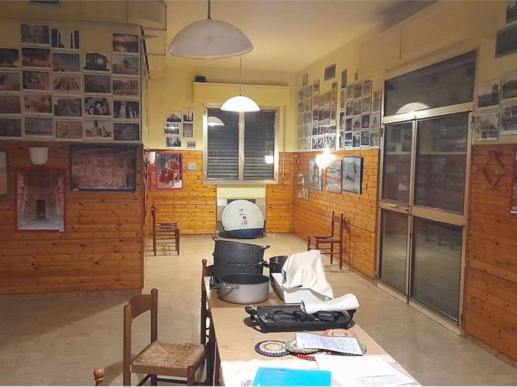 negozio in vendita a Castelfranco Emilia in zona Riolo