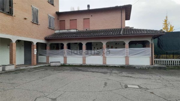 negozio in vendita a Castelfranco Emilia in zona Riolo