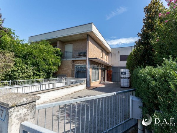 casa indipendente in vendita a Castelfranco Emilia in zona Piumazzo