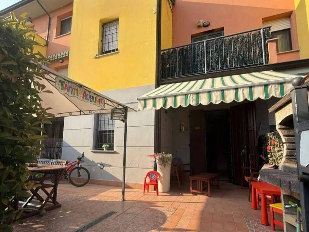 casa indipendente in vendita a Castelfranco Emilia in zona Riolo
