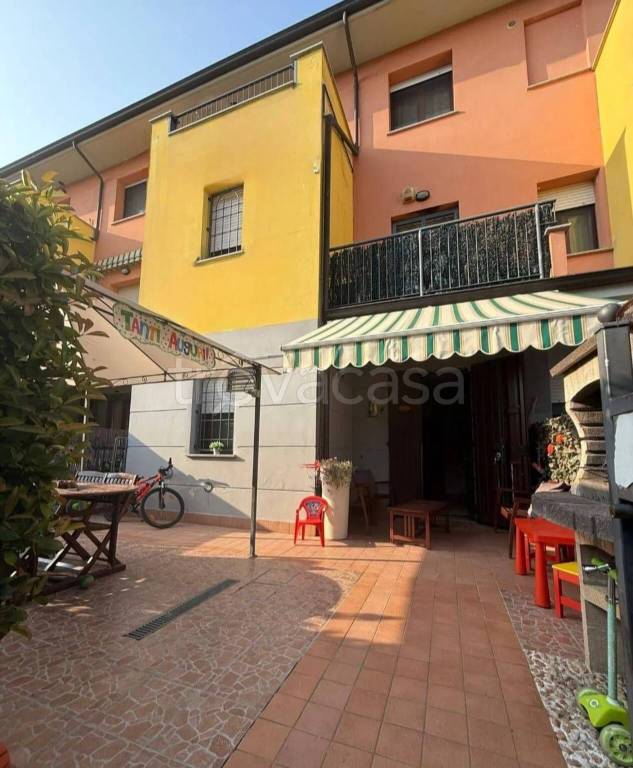 casa indipendente in vendita a Castelfranco Emilia in zona Riolo