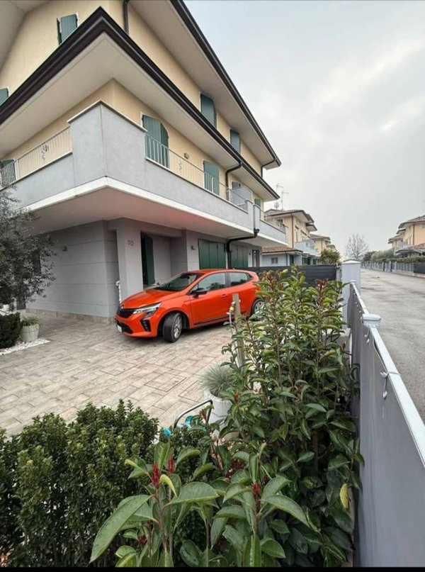 casa indipendente in vendita a Castelfranco Emilia in zona Manzolino