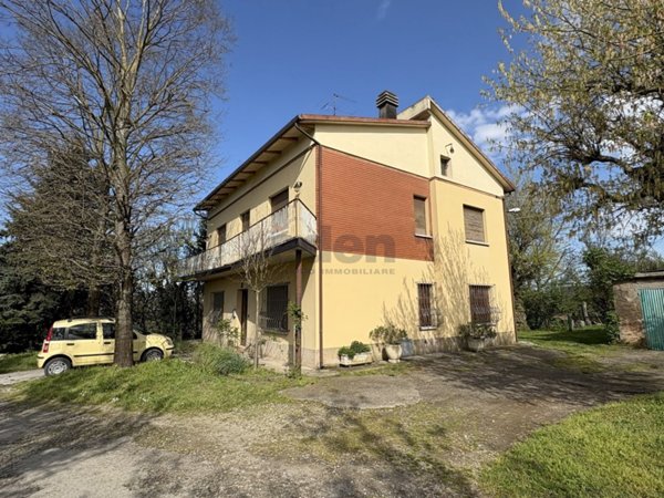 casa indipendente in vendita a Castelfranco Emilia in zona Piumazzo