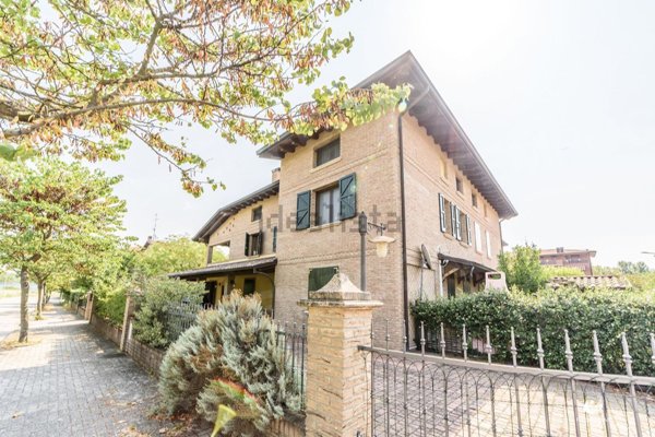 casa indipendente in vendita a Castelfranco Emilia in zona Cavazzona