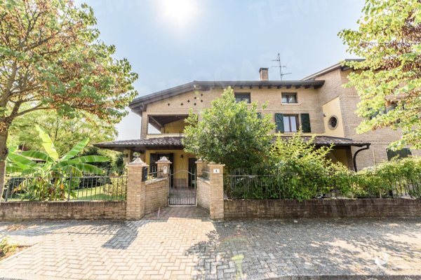 casa indipendente in vendita a Castelfranco Emilia in zona Cavazzona