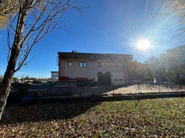 locale commerciale in vendita a Castelfranco Emilia