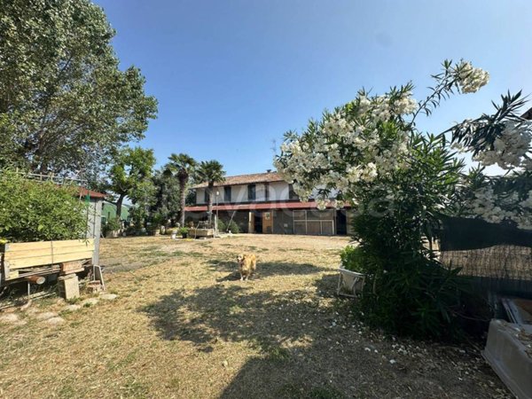 casa indipendente in vendita a Castelfranco Emilia in zona Piumazzo