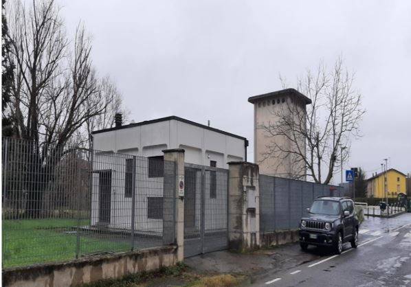 locale commerciale in vendita a Castelfranco Emilia in zona Cavazzona