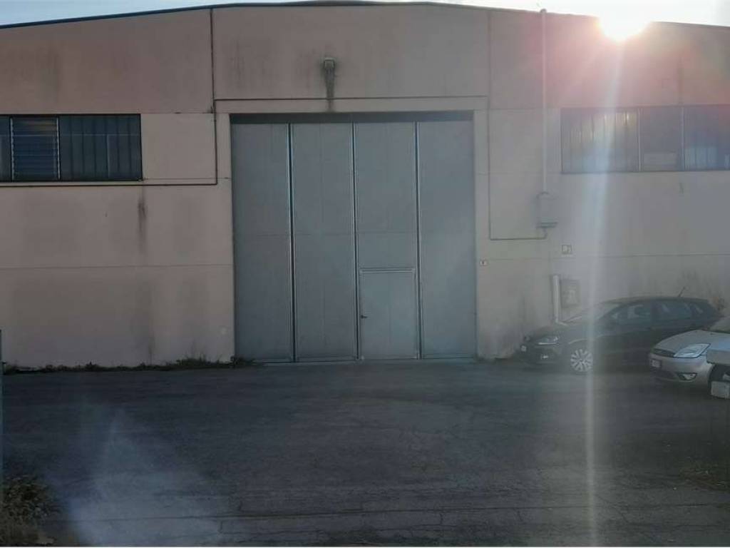 locale commerciale in vendita a Castelfranco Emilia