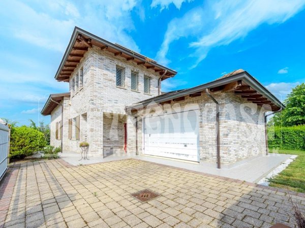 casa indipendente in vendita a Castelfranco Emilia in zona Manzolino