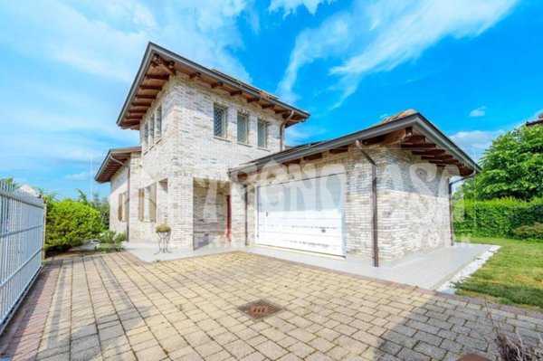 casa indipendente in vendita a Castelfranco Emilia in zona Manzolino