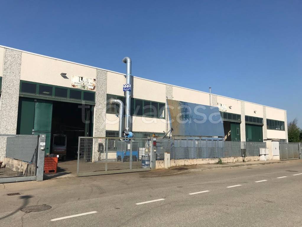 locale commerciale in vendita a Castelfranco Emilia in zona Piumazzo