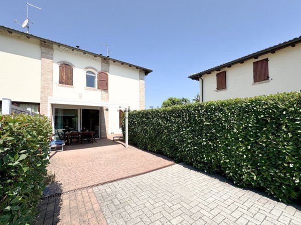 casa indipendente in vendita a Castelfranco Emilia in zona Cavazzona