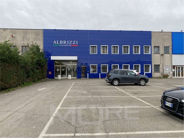 locale commerciale in vendita a Castelfranco Emilia