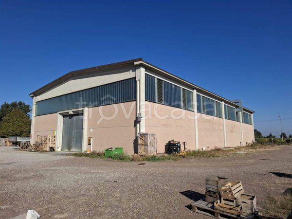 locale commerciale in vendita a Castelfranco Emilia in zona Piumazzo