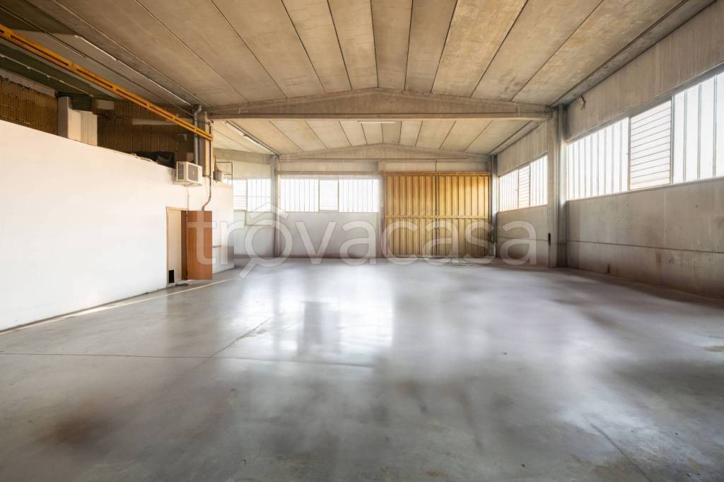 locale commerciale in vendita a Castelfranco Emilia