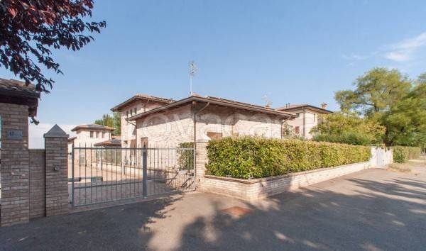 casa indipendente in vendita a Castelfranco Emilia in zona Manzolino