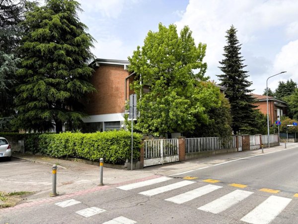 esavano in vendita a Castelfranco Emilia