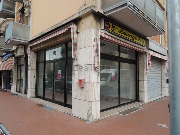 negozio in vendita a Castelfranco Emilia
