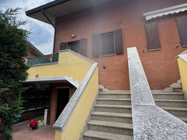 casa indipendente in vendita a Castelfranco Emilia in zona Cavazzona