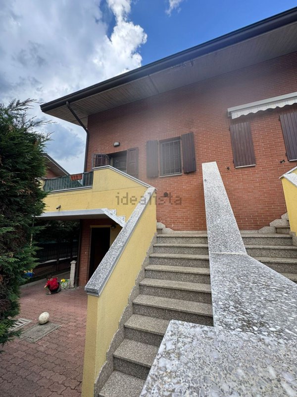 casa indipendente in vendita a Castelfranco Emilia in zona Cavazzona