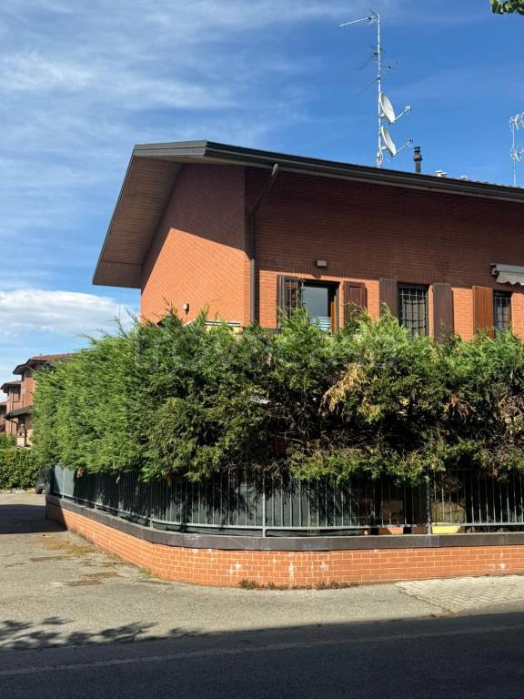 casa indipendente in vendita a Castelfranco Emilia in zona Cavazzona
