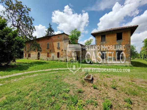esavano in vendita a Castelfranco Emilia in zona Madonna della Provvidenza