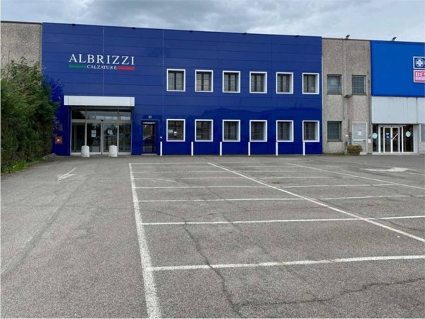 locale commerciale in vendita a Castelfranco Emilia