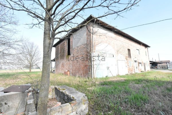 esavano in vendita a Castelfranco Emilia in zona Panzano