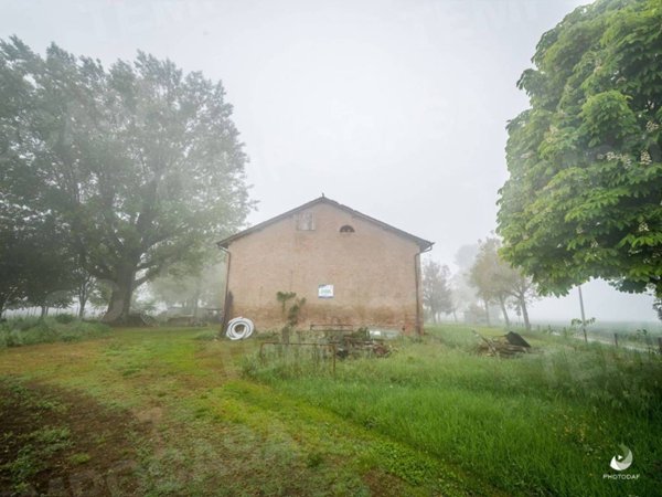 locale commerciale in vendita a Castelfranco Emilia in zona Gaggio
