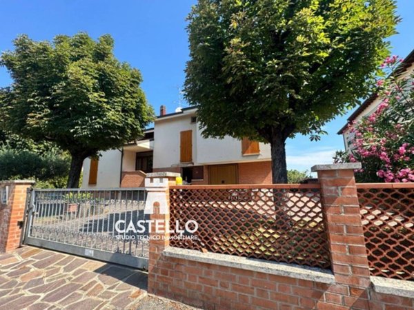 casa indipendente a Castelfranco Emilia in zona Madonna della Provvidenza