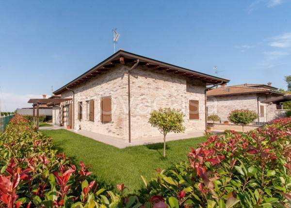casa indipendente in vendita a Castelfranco Emilia in zona Manzolino