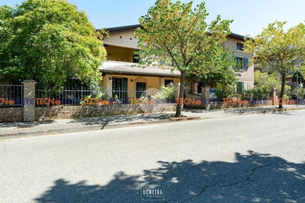 casa indipendente in vendita a Castelfranco Emilia in zona Cavazzona