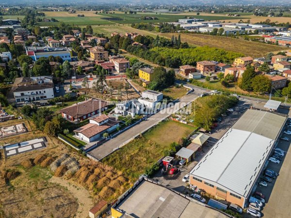 casa indipendente in vendita a Castelfranco Emilia in zona Piumazzo