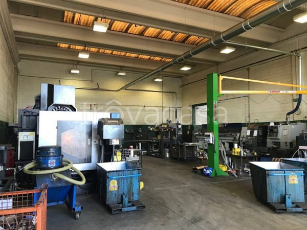 locale commerciale in vendita a Castelfranco Emilia in zona Piumazzo