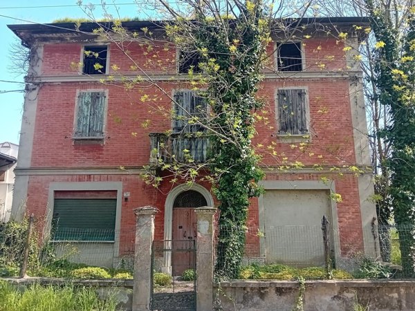 casa indipendente in vendita a Castelfranco Emilia in zona Manzolino