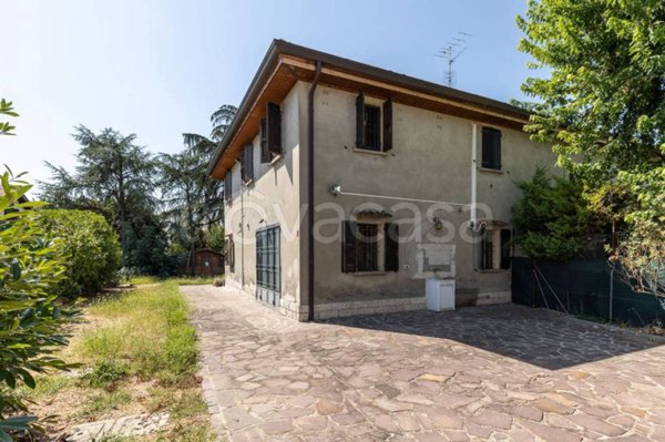 casa indipendente in vendita a Castelfranco Emilia in zona Cavazzona